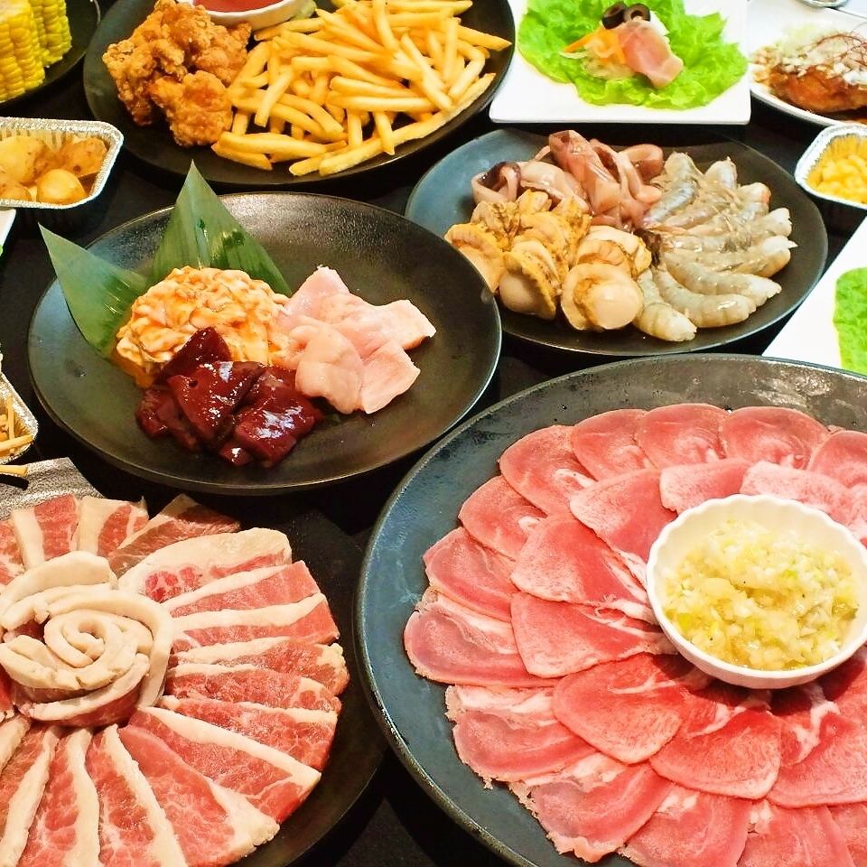 自助餐無限量供應，人人都愛！坐在座位上，用觸控螢幕點餐！