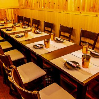 【新宿で飲み会なら♪】ソファ席もあるので落ち着いたオトナな癒しとくつろぎの空間をお過ごしいただけます♪誕生日月・記念日特典も大好評！オーナーのこだわりが詰まった店内。普段使いはもちろん、特別な日にも楽しい時間をお過ごしいただけるお店です♪