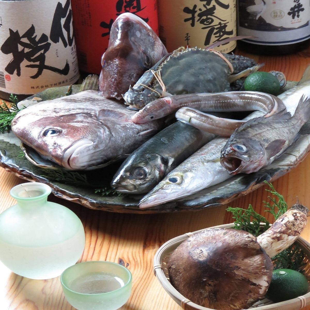 我們採購精心挑選的新鮮時令魚，並由我們熟練的廚師精心烹製！