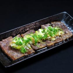 厳選牛ロースのねぎ塩炒め