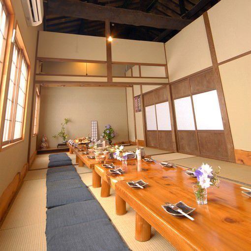 【お座敷宴会最大20名様まで宴会可能です】少人数からご利用頂けるお座敷席から、大人数でも可能な個室のお席をご用意。お集りの席にご利用下さい！写真の席は最大20名様までOK！