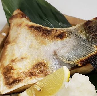ぶりカマ塩焼き