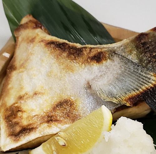 ぶりカマ塩焼き