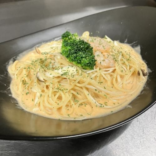 Shrimp miso cream sauce pasta