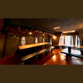 みんなでワイワイ楽しめる団体専用スペース。会社のご宴会や気軽なパーティー、ママ友とのランチ会、誕生日会や二次会、各種飲み会に――最大15名様までOK!飲み放題コースも対応しておりますので、お気軽にご相談ください。