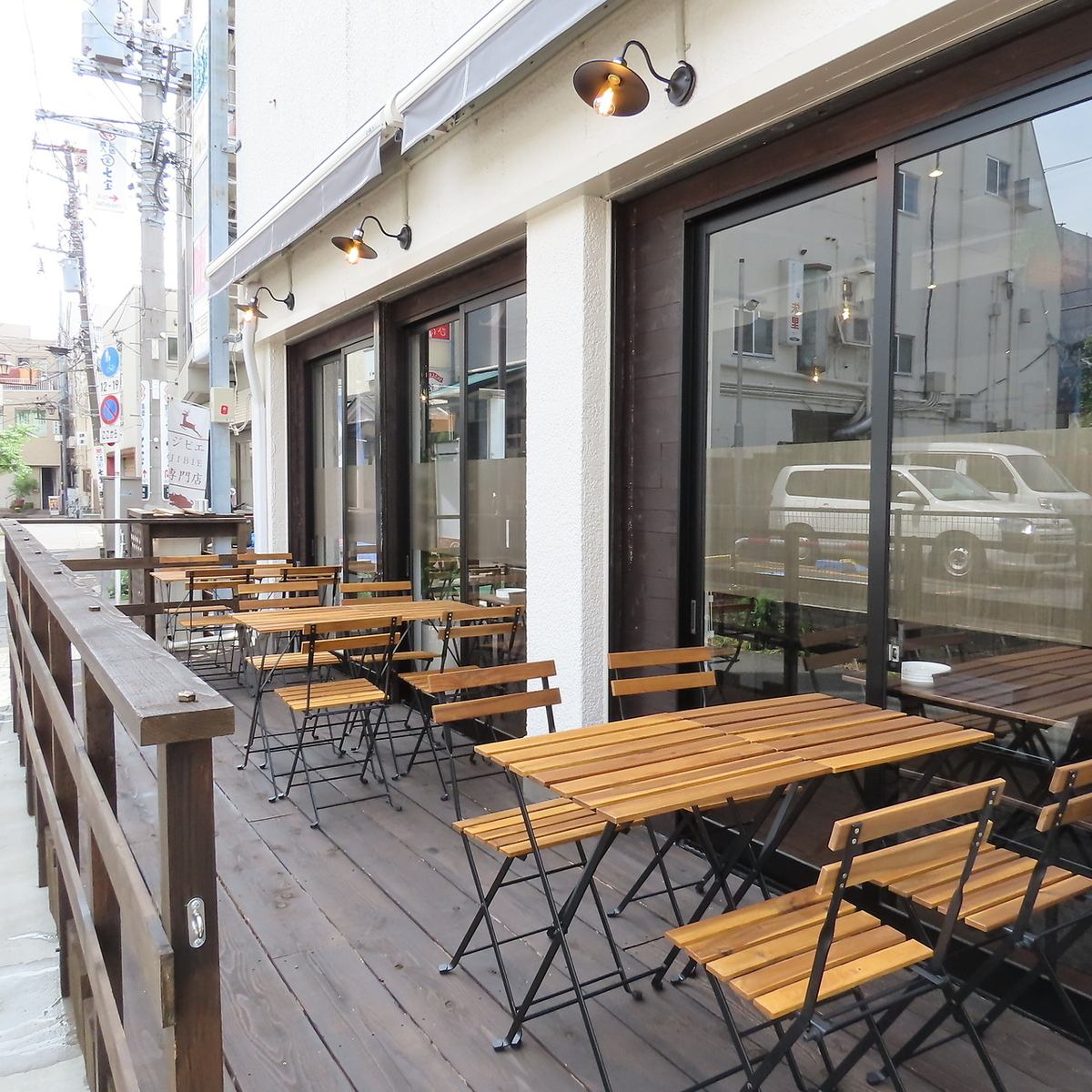 店内はカジュアルな雰囲気で落ち着いております♪
