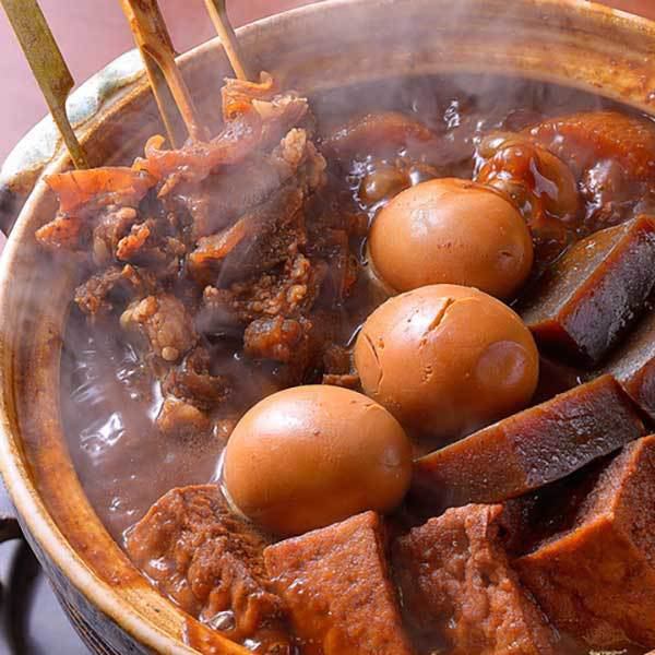 甘めの八丁味噌スープでじっくり煮込み味が染み込んだ特製おでん
