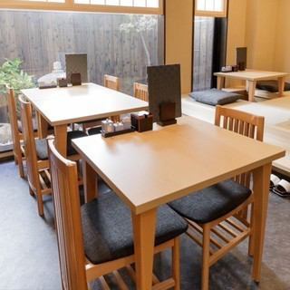 【デートやお二人様利用にもぴったり】中庭が見えるお席をご用意しております♪掘りごたつとテーブルがございます！ご希望のお客様はお気軽にお問合せください♪