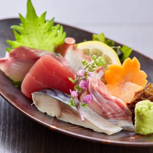 Assorted sashimi of the day (one serving)