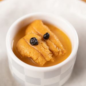 Fresh sea urchin smooth flan