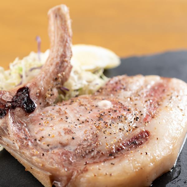 Brand pork [Matsuzaka pork] Exciting tomahawk steak