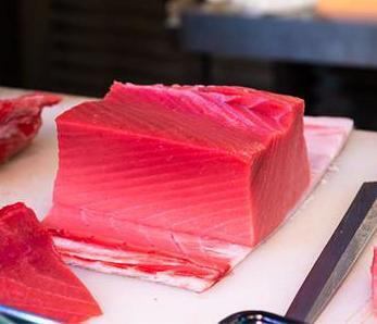 旬の魚と旨みたっぷりの鶏料理を心ゆくまで味わえる、心地よい接客の居酒屋です◎