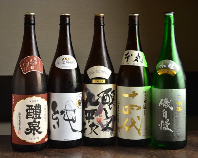 The sake carefully selected and procured by the owner goes perfectly with the food!