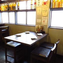 The table seating on the first floor is available for up to 4 people.Please go to the drinking party after work!