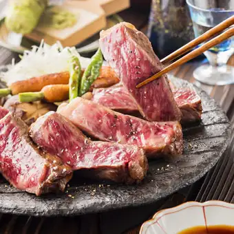 "Special Premium Course" - 3 hours of all-you-can-eat and drink, including Wagyu beef steak and approximately 45 other dishes, with hot pot included. 7500 yen ⇒ 6500 yen