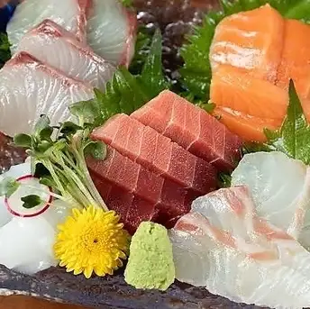 炭火焼き鳥の香ばしさや厳選鮮魚刺身♪五感で楽しむ創作和食が宴会を一層盛り上げます!