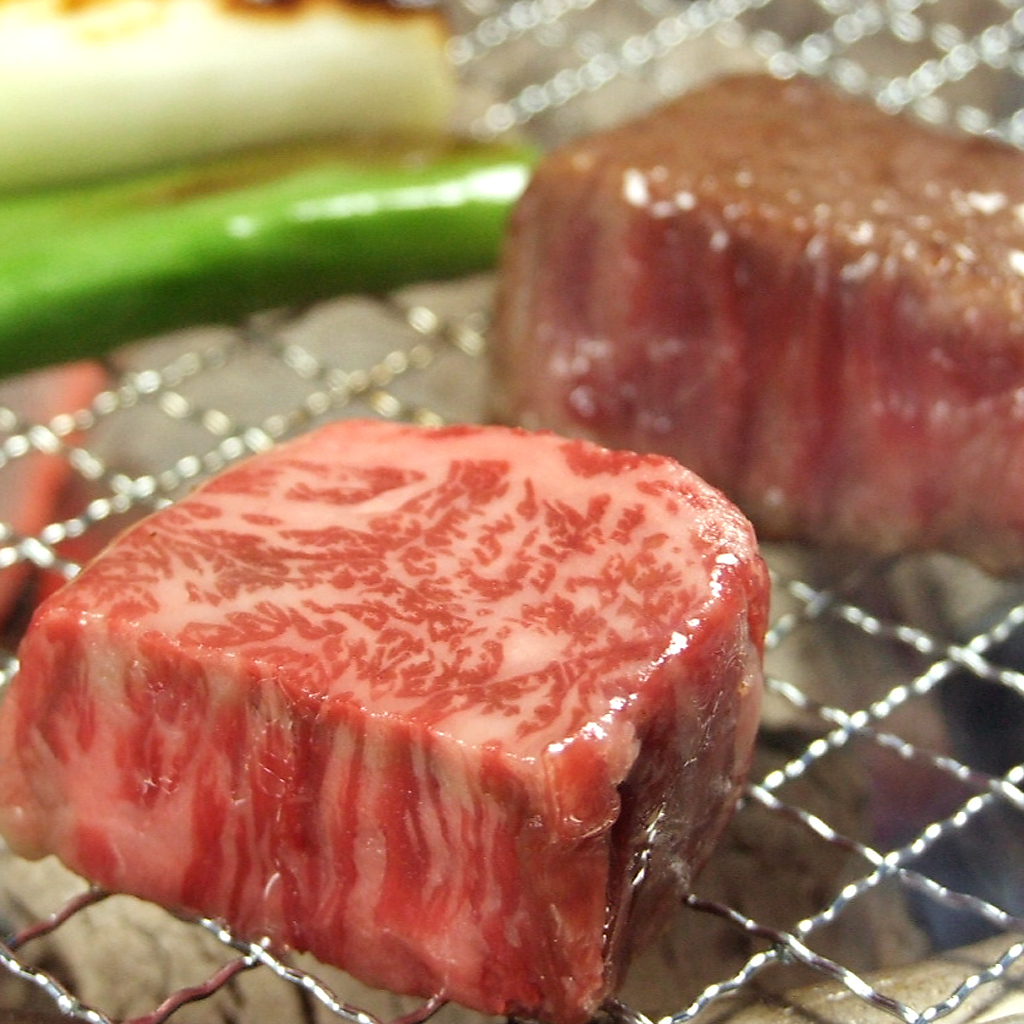 学生さん満足！精肉屋の手切り！最高級ランク黒毛牛特上カルビ！