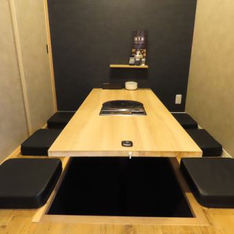 [Private rooms with sunken kotatsu tables, to cater to your heart's desires] The private rooms with sunken kotatsu tables, which are a distinctive feature of the restaurant, ensure privacy and to cater to your heart's desires.The private rooms are a great place to relax and enjoy conversation, offering a comfortable atmosphere for special time with loved ones.The relaxing and private feeling offered by the sunken kotatsu seating creates a comfortable atmosphere.