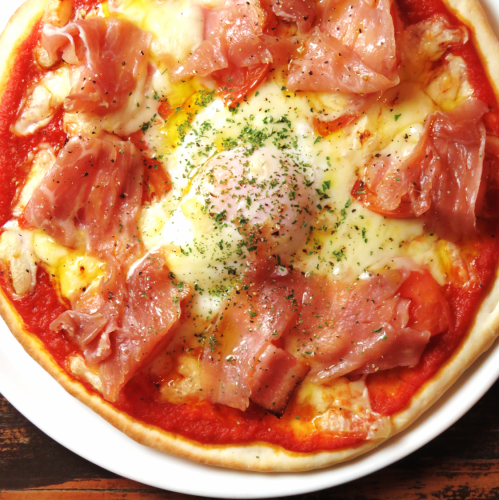 Special pizza with dry-cured ham and soft-boiled egg