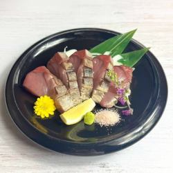 旬の海鮮の炭炙りタタキ