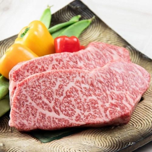 铁板烧套餐(含无限畅饮,仅限工作日)——包含10道菜,例如鲜鲍鱼铁板烧和黑桦牛排。