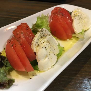 トマトとモッツァレラのカプレーゼ