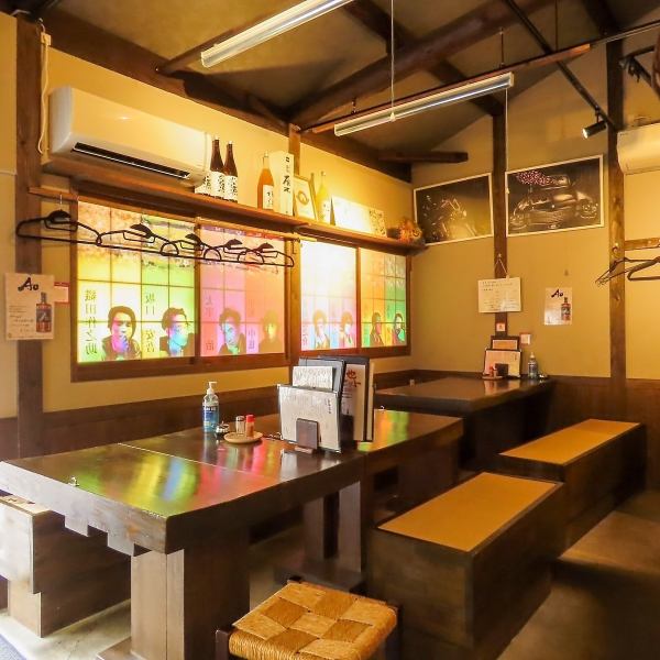 山口県の風情が息づく、長州居酒屋とも。趣のある店内で、歴史を感じながら上質な料理とお酒を楽しめます。木の温もりが心地良い空間で、心ゆくまで会話を楽しみながら贅沢なひとときを過ごしませんか？山口の魅力と美食を堪能するなら、ぜひ当店へお越しください。