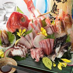 说到冬季的宴会，就是这个了！！引以为豪的火锅无限畅饮♪还附赠豪华生鱼片♪宴会套餐5,000日元