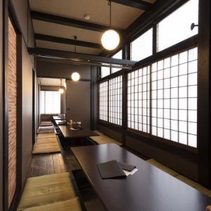 The tatami room at the back of the 1st floor is divided into 4 rooms, all of which can be connected.