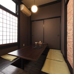 The tatami room at the back of the 1st floor is divided into 4 rooms, all of which can be connected.