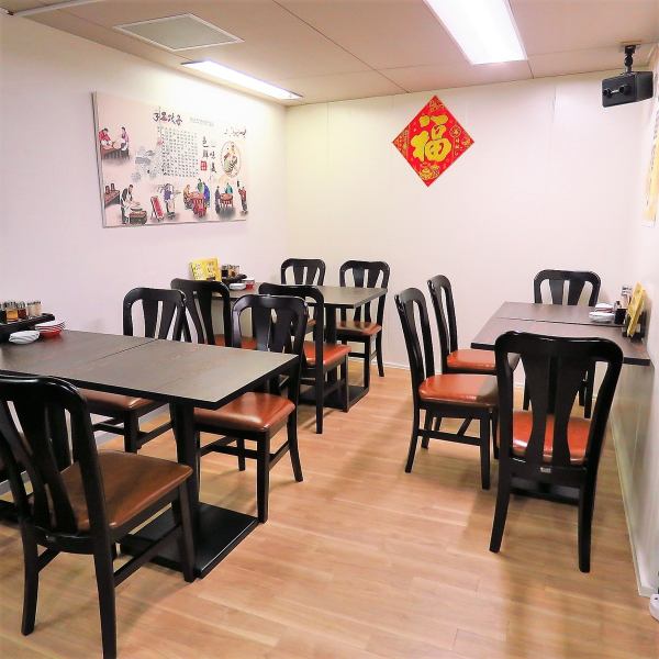 [Table seats] There are 4 table seats in our shop.We also have seats where you can relax and have fun with a group of 2 people, so please use it in various scenes!