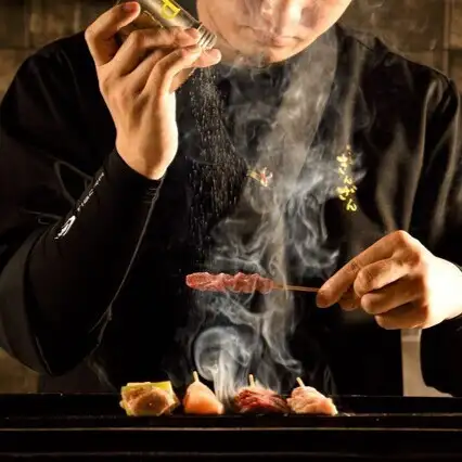 新鮮な朝挽き地鶏を使用