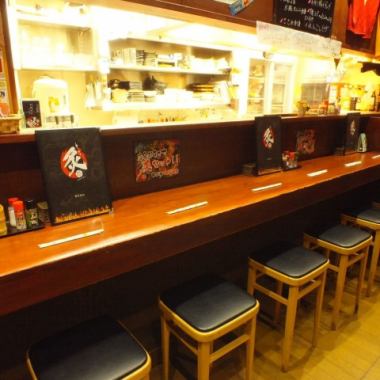 【1-minute walk from Hankyu Takatsuki-shi station】 We are preparing six seats for the counter, so we welcome saku drinking by one person at the end of the work ◎ It's a pub that is easy to gather for good access and a party! Please feel free to drop in ♪