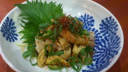 Our popular “Kagoshima local chicken broiled skin with ponzu sauce” 980 yen