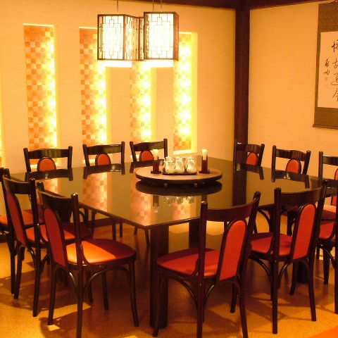 宴會最多可容納 14 人。在完全私人的房間裡享用正宗的中國菜！