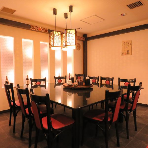 We also have large table seats for up to 12 people! Enjoy surrounded delicious food and have fun with everyone.