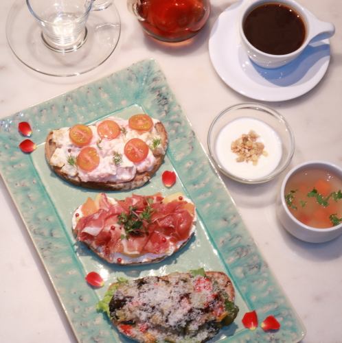 nodeホテルレストランモーニングー選べる3種のオープンサンドー