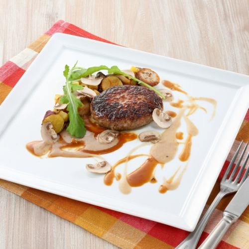 ハンバーグステーキ　秋の野菜とトリュフクリームソース