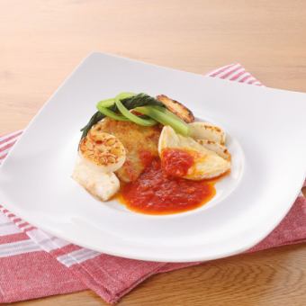 チキンとカマンベールチーズのロースト　香草トマトソース