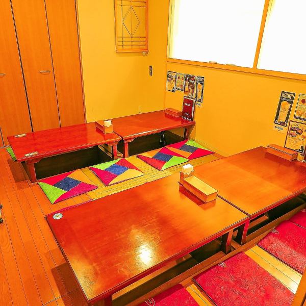 We have a tatami mat style.This is a private room, so it is ideal for various banquets such as company colleagues, friends, children etc. (Up to 18 people OK) )
