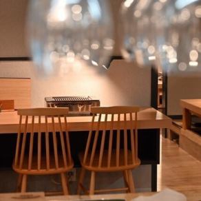 소중한 사람과 나란히 말하는 특별한 시간을 보내실 수 있는 카운터석입니다.