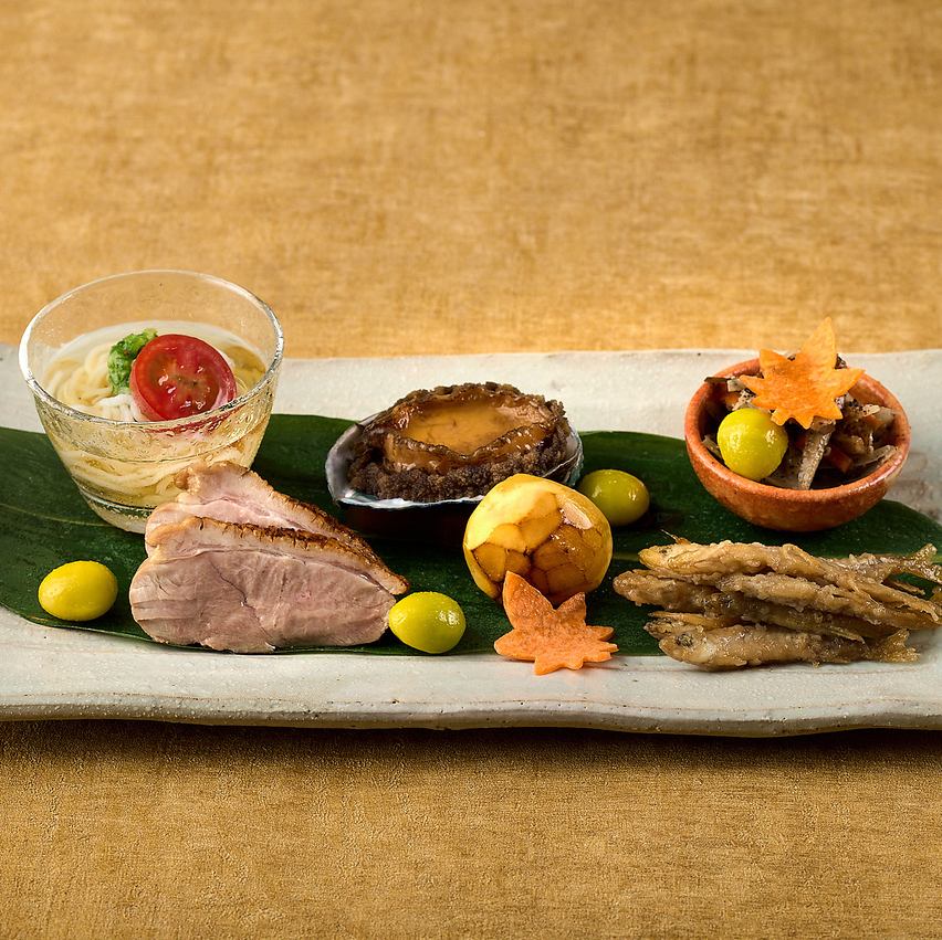 厳選した季節の食材を使って日本料理のコースに仕立てました