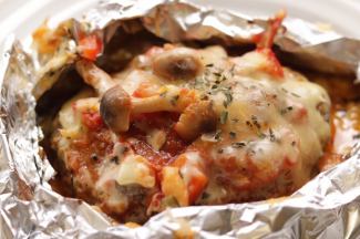 Grilled hamburger bento with tomato sauce and mushrooms