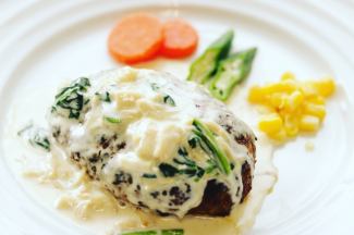 Scallop and spinach cream sauce hamburger bento