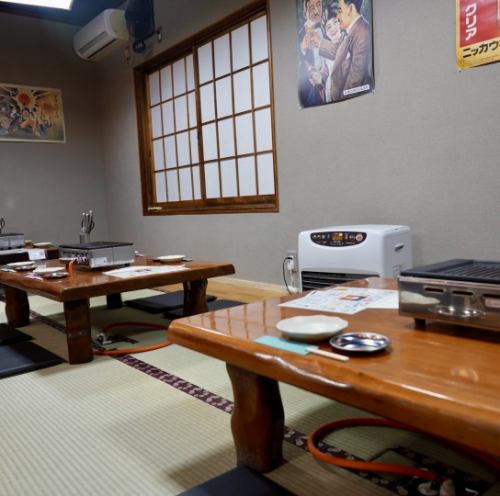 We can accommodate up to 8 people in adjoining tatami seats.