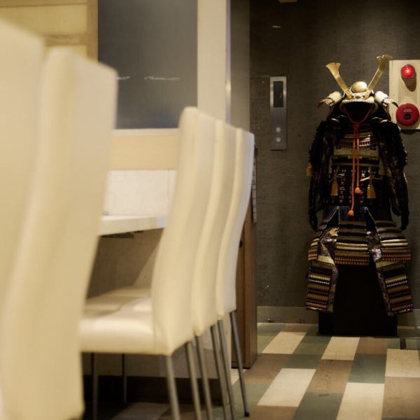 【各種ご宴会に最適☆】会社宴会やイベント打上げ、仲間達との飲み会など様々なシーンでご利用ください♪女子会やカップルにもおすすめ出来る清潔感溢れる店内☆洗練され落ち着いた雰囲気が自慢。少人数から中人数での焼肉宴会もお楽しみいただけます。ぜひご利用ください！六本木/食べ放題/焼肉