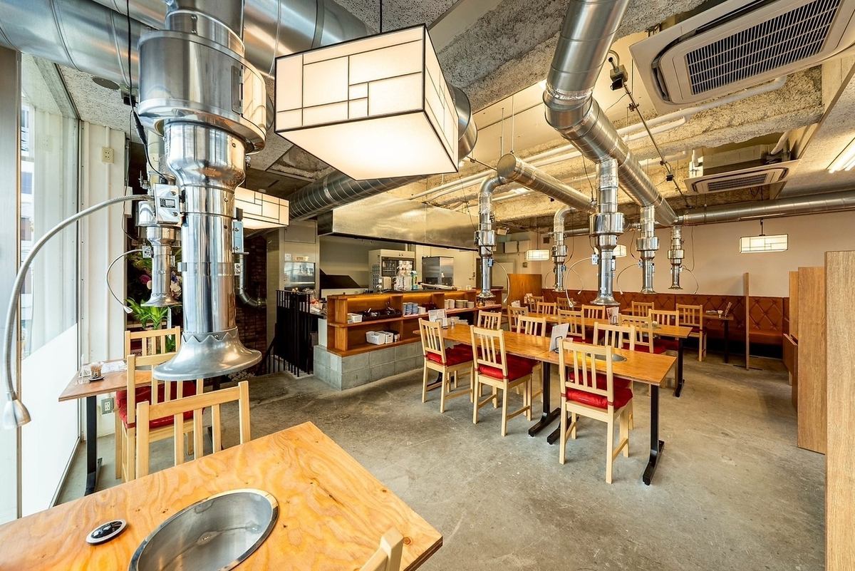 どこか懐かしいレトロできれいな店内で、ご飲食を！