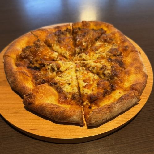 牛すじカレーピザ