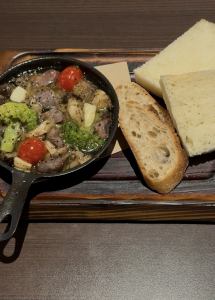 砂ずりアヒージョ