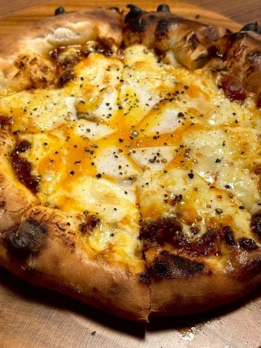 ふわとろ卵のビスマルクピザ